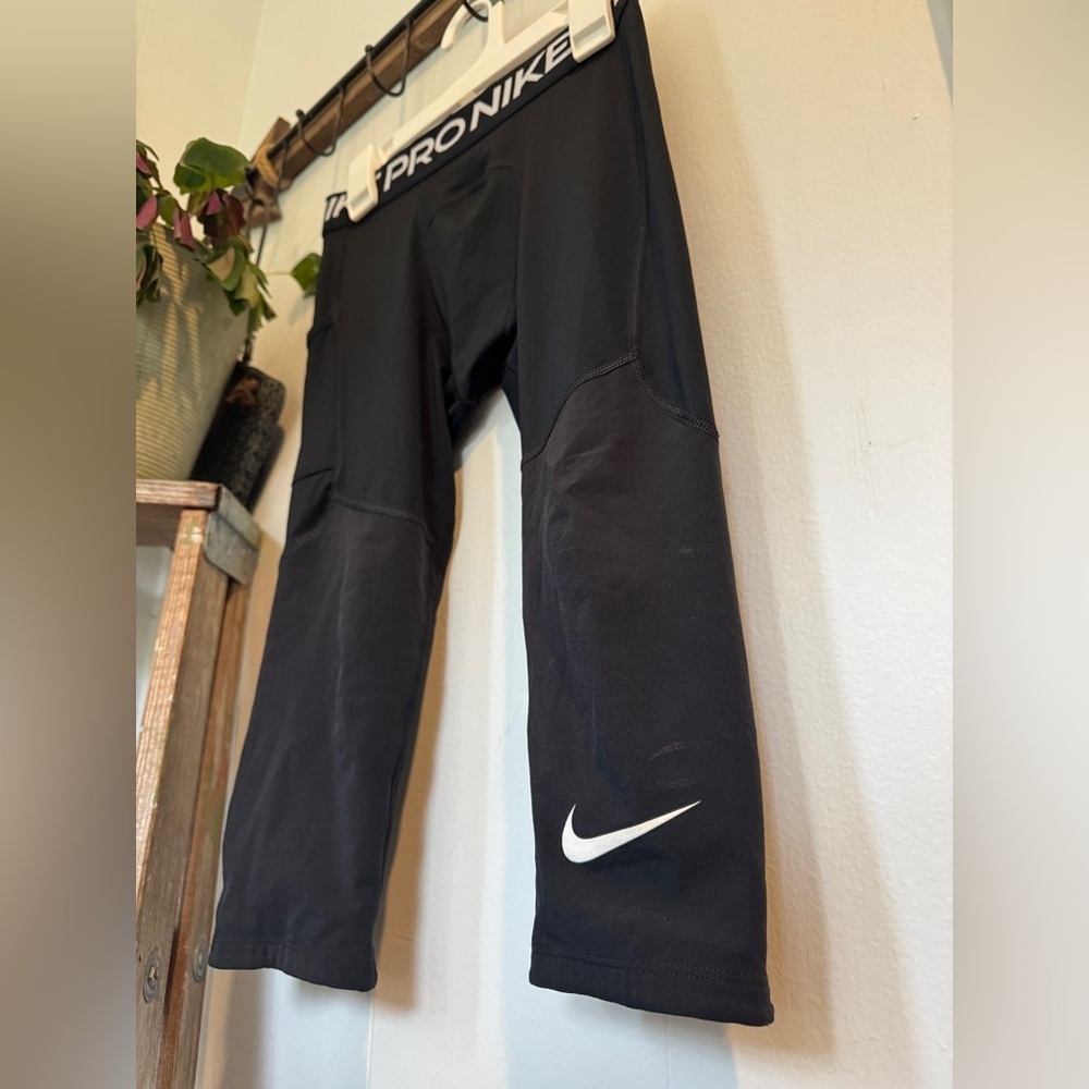 ✨ Nike Pro Dri-FIT 3/4 Compression Tights | Boys Size Medium 🏃♂️🖤 - Picture 6 of 8